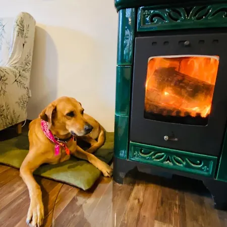 بيت للعطل Doma Na Lipniku-private Country House, *